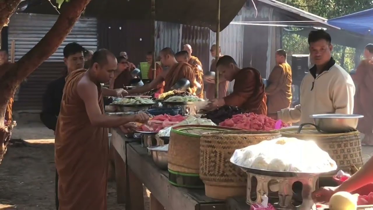 มาทำบุนฮ่วมนำเพี่นวัดด่านสีนใช สาทุ