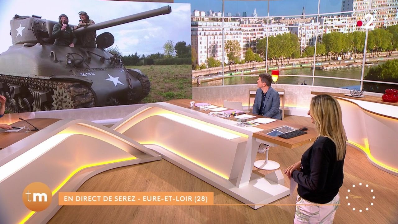 Visite de la plus grande collection d'Europe de blindés à Serez // Télématin - France 2