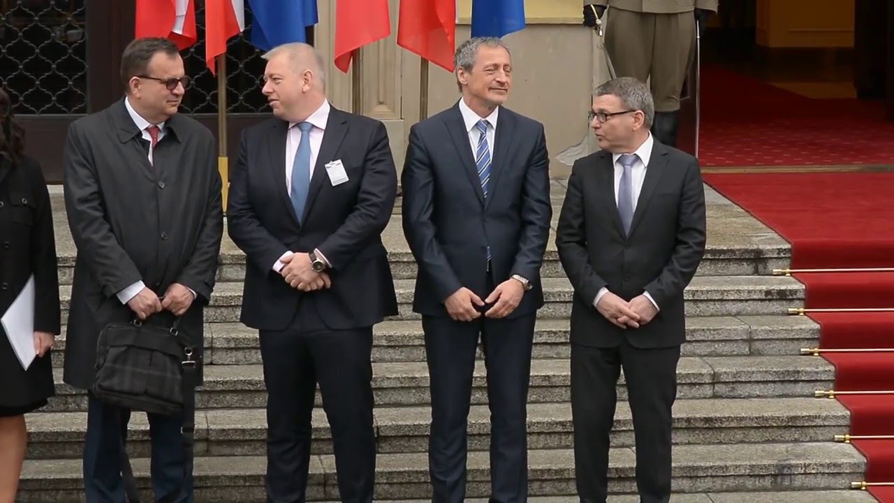 Uroczyste powitanie rządu Republiki Czeskiej przed Kancelarią Prezesa Rady Ministrów.