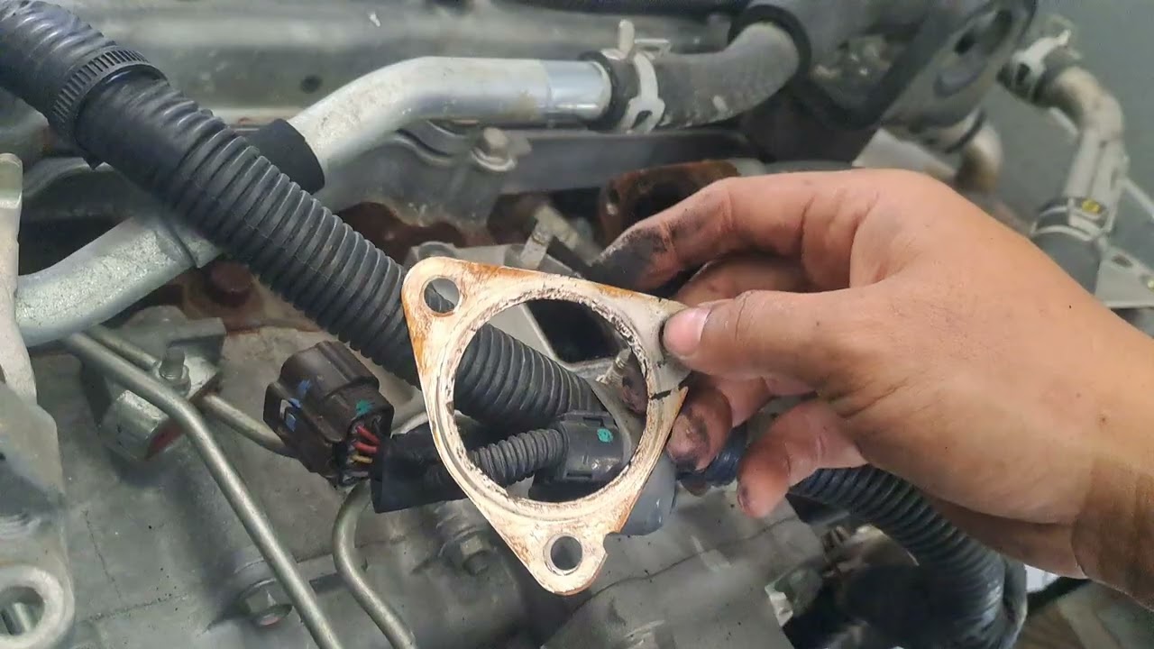 cara bersihkan EGR isuzu Giga NMR71 dengan mudah.