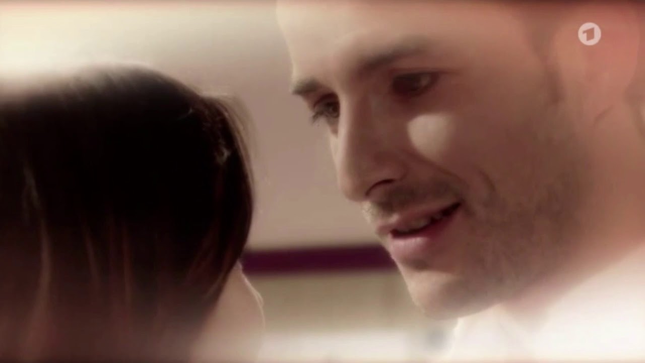 Clara und Adrian - die Strickmaschine | Sturm der Liebe