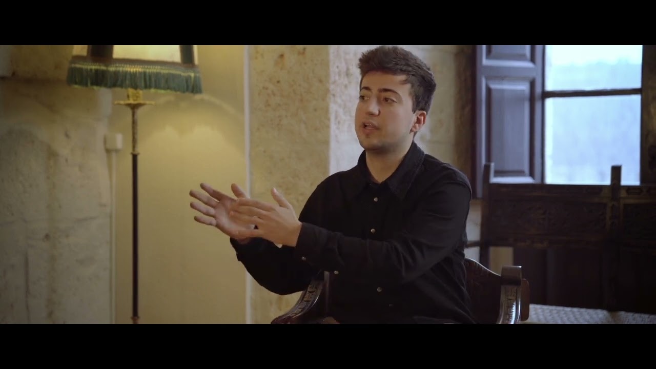 En el monasterio de San Isidro de Dueñas, Pablo Beorlegui habla con el P. José Antonio, hospedero
