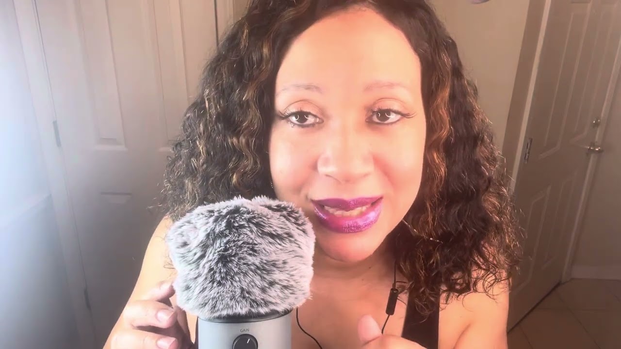 ASMR ..mouth sounds 😌