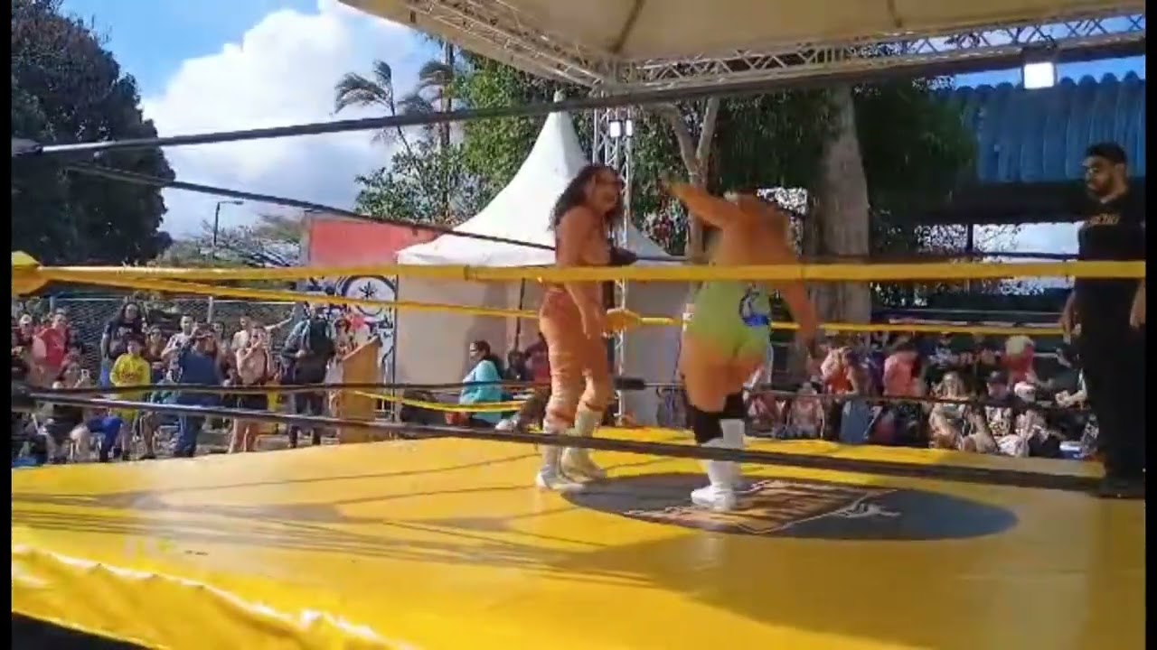 Kahina vs Medusa vs Alejandra Quintanilla #wrestling #lucha #luchatime #wwefan #luchamania