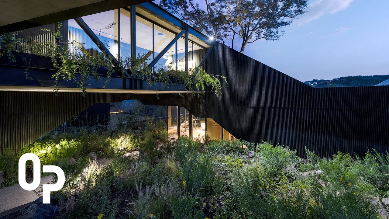 La Casa Serpentina De Concreto Negro por Michel Rojkind | Ep28 OPEN PLAN | House Tour