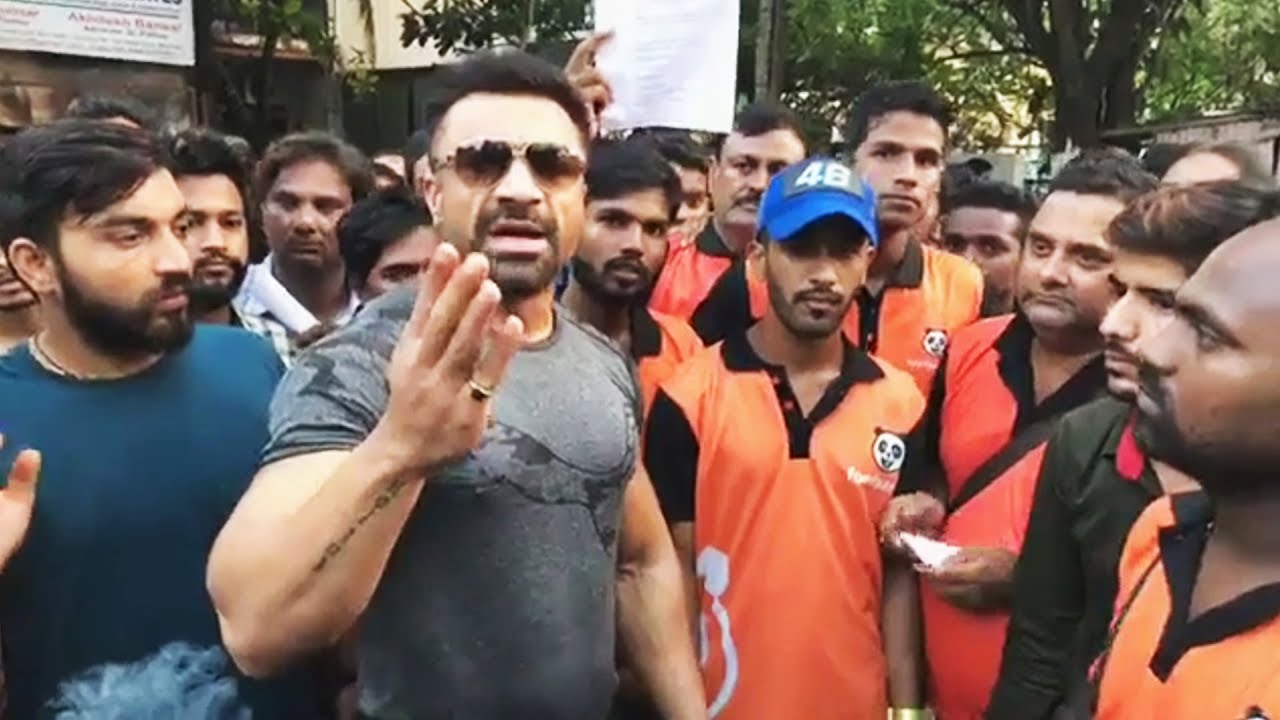 Zomato और Food Panda पर भड़के Ajaz Khan, कहा गरीबों को मत लूटो