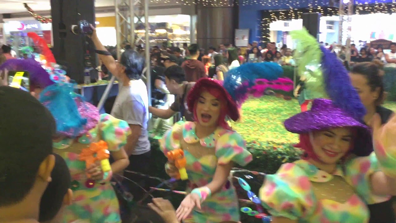 Christmas Show, Parade and Balloon Drop at SM Mall Part 2