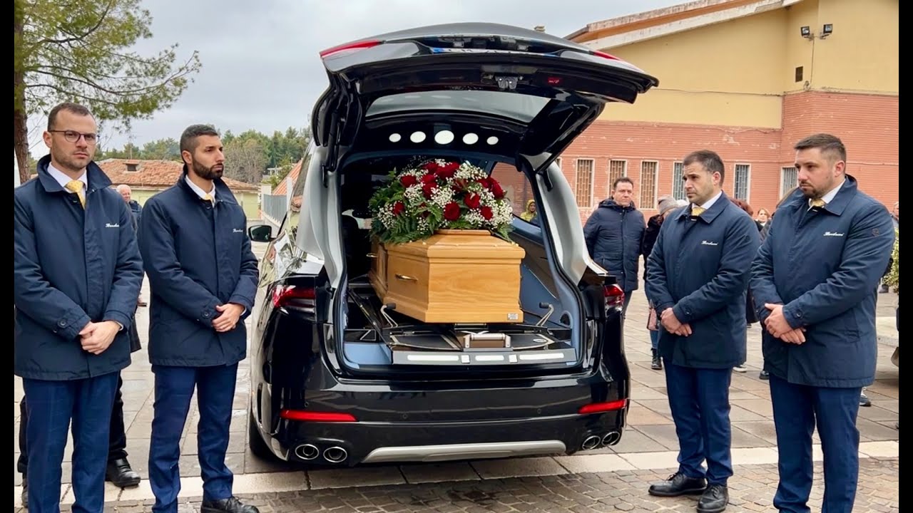 Gissi, l'ultimo saluto a Nelluccia, uccisa nella sua casa