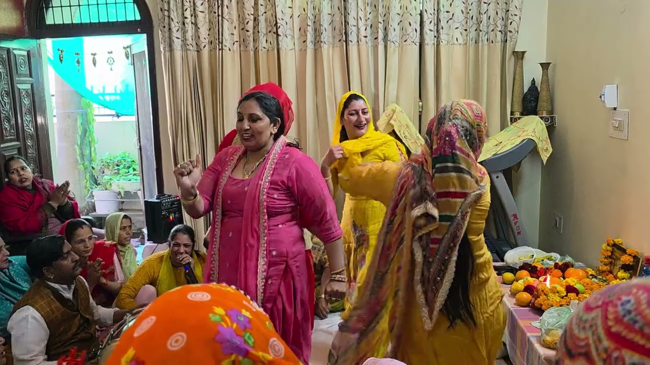 बहुत ही प्यारा डांस बहनों का #namita #kirtan 