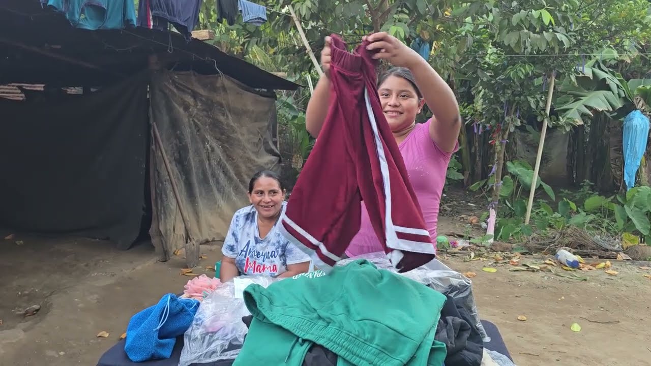 Mira La Cara  de Felicidad De Delmy Al Recibir Todas las Cosas 