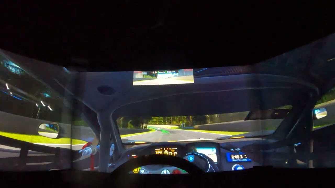 Hyper realistic simracing in Porsche gt3