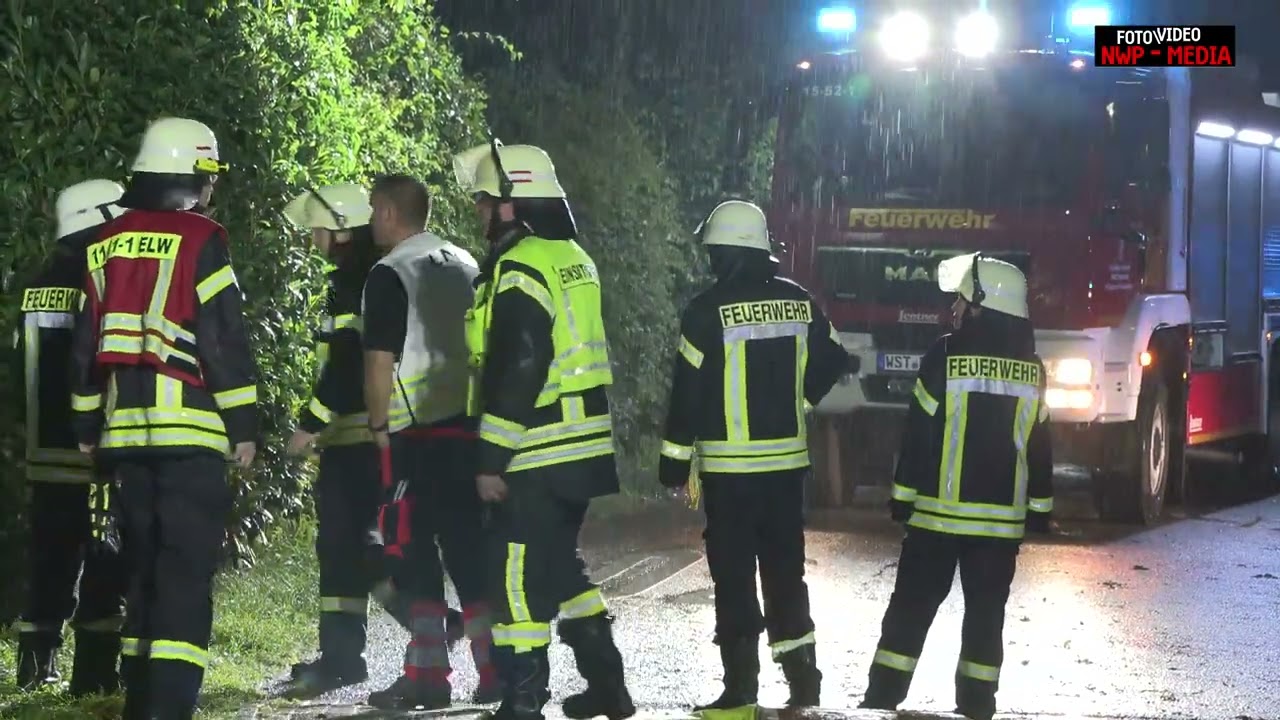 Baum fällt auf Oberleitung - 130 Fahrgäste müssen Zug verlassen - Schwere Gewitter !