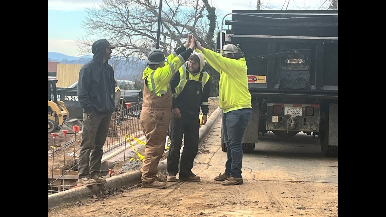 Laying Pipe in the Main Road time lapse