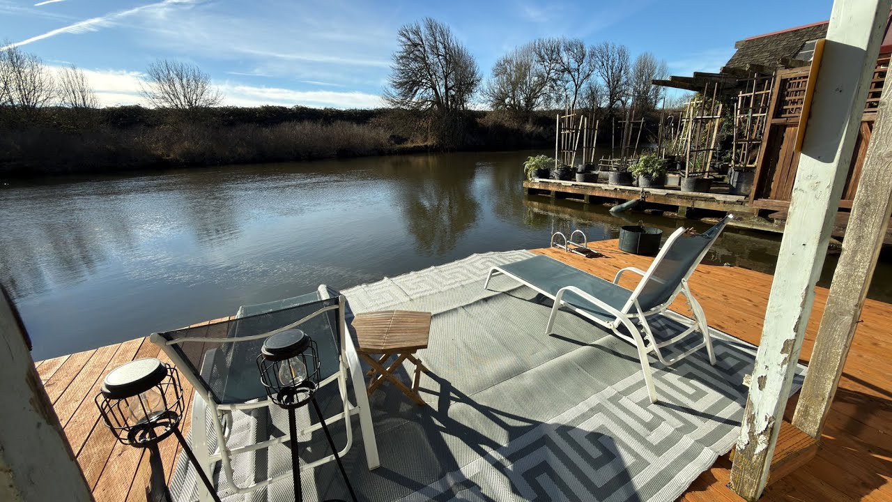 Floating Home in Ridgefield