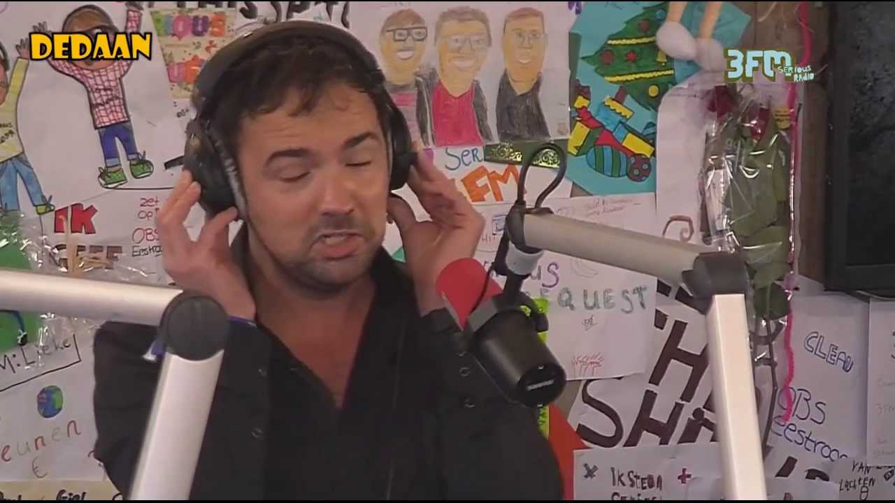 Gerard Ekdom doet Living Doll in het Glazen Huis 2013 | 3FM Serious Request