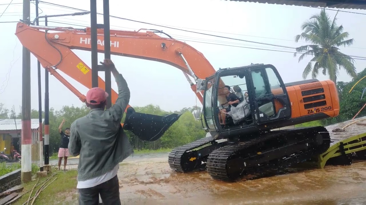 Hitachi ZX200-5G Excavator unit lowering process!!!Proses penurunan unit Excavator hitachi ZX200-5G