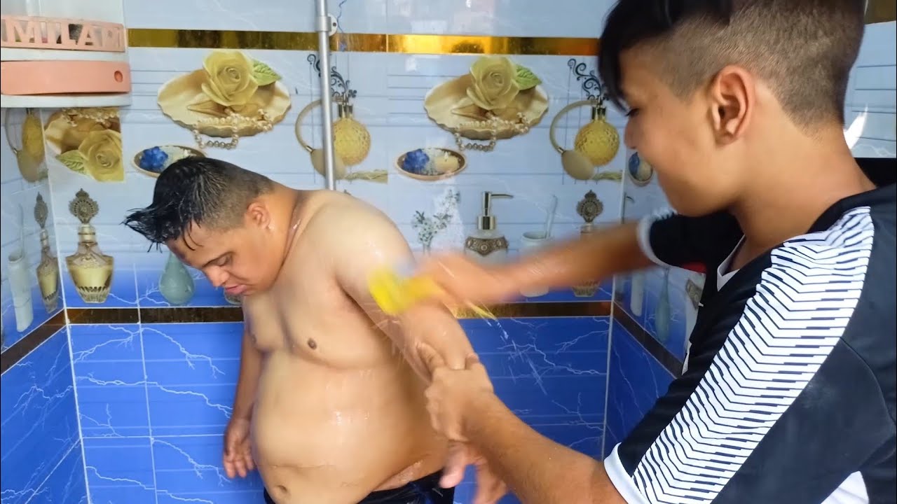 عبوسي يخاف يسبح بماي التانكي الحار🤣