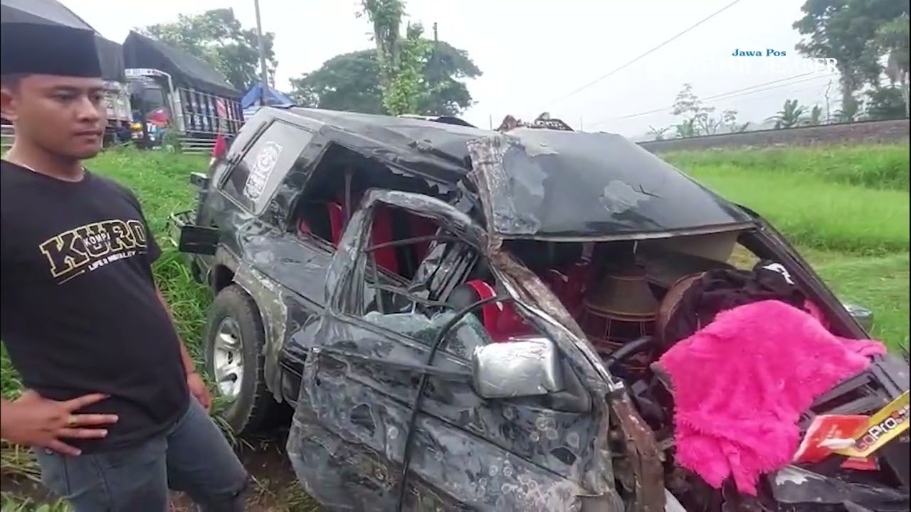 Kecelakaan Beruntun di Jember: 2 Orang Meninggal, 4 Luka-Luka - Radar Jember