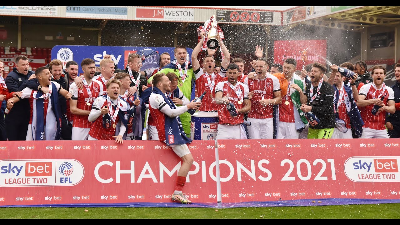 Cheltenham Town lift the 2020/21 League Two trophy