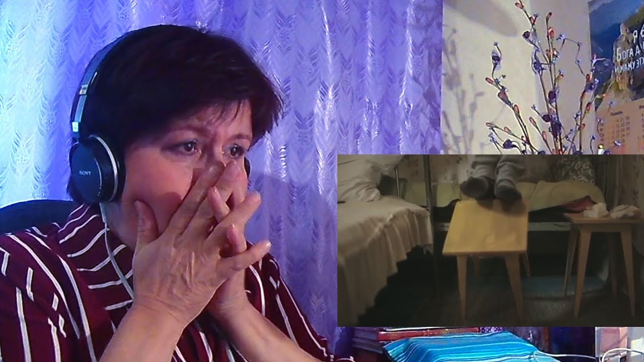 Мама смотрит 