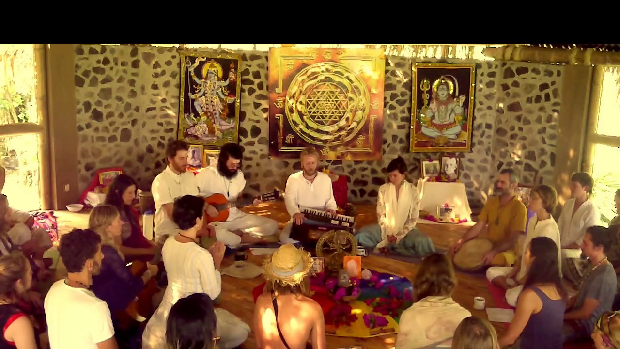 Shiva Kirtan Mantra Chanting Bhakti Yoga at Mahadevi Ashram 23 Nov 2015