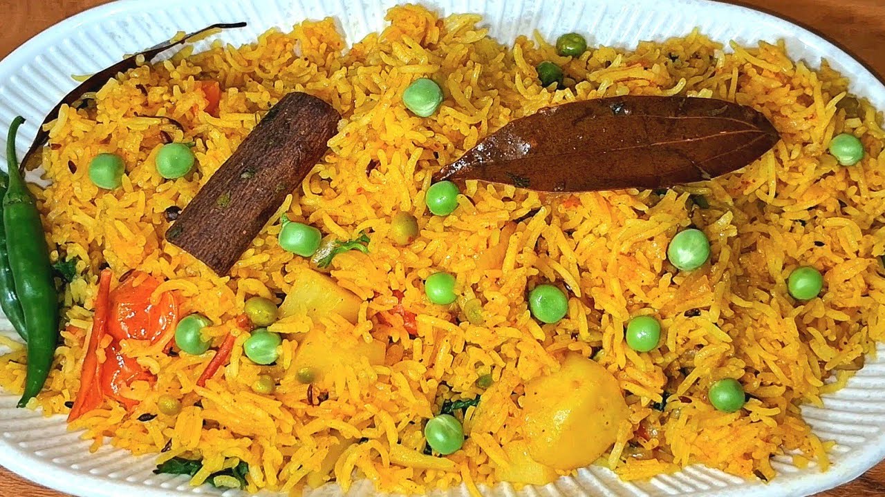चटपटा आलू मटर पुलाव जो किसी बिरयानी से कम नहीं | Aloo Matar Pulao Recipe | Veg Pulao 