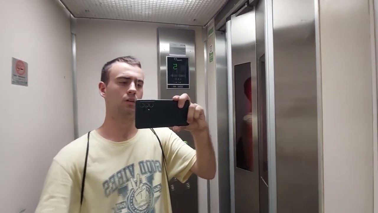 Orona lift in a 10 story in Reus