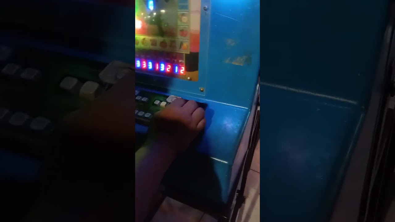 JUGANDO EN EL TRAGAMONEDAS