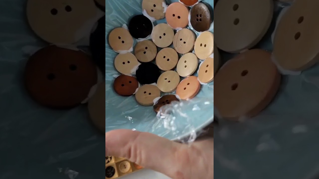 Pilz Lampe aus Holz Kn&ouml;pfen basteln mit Altglas (Orangina Flasche) & Lichterkette - Herbst Deko DIY