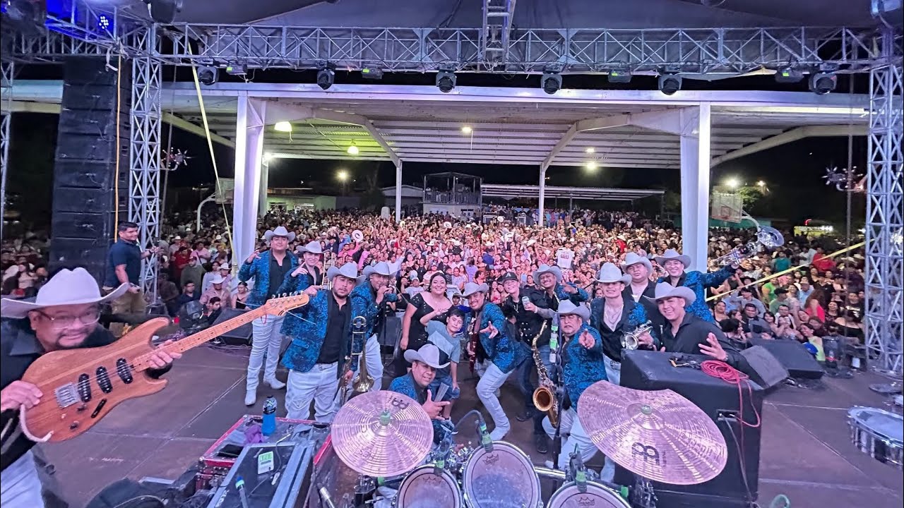 Banda la rebeldía en vivo desde la luz Coahuila #TENIA_QUE_SER_LA_REBE