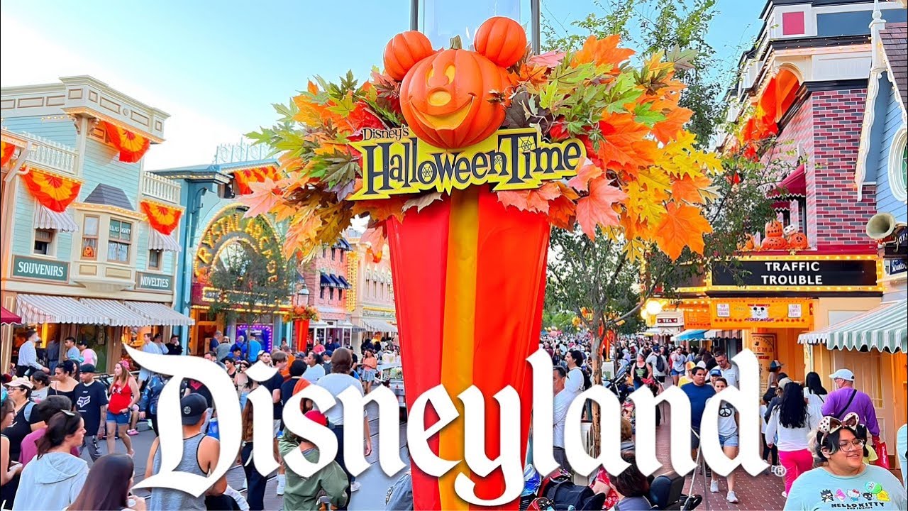 🔴🎃 LIVE: Disneyland 2025 - Halloween Screams 🎆 Spooky Rides 👻 Paint The Night 🎨