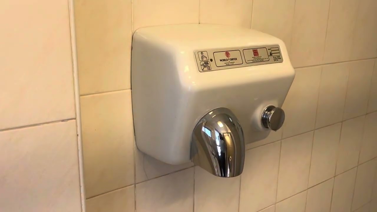 Classic | WD Model A hand dryer: Burger King, Bagget Street Upper, Dublin 🚺