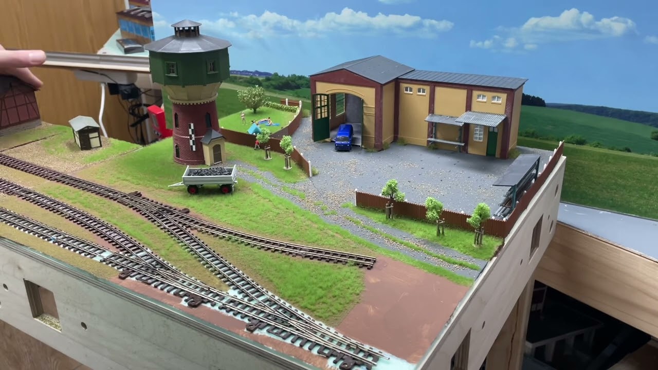 H0e Modulanlage #002 bau des Bahnhofes, Wasserturm, Kleingartenanlage, Werkstatt