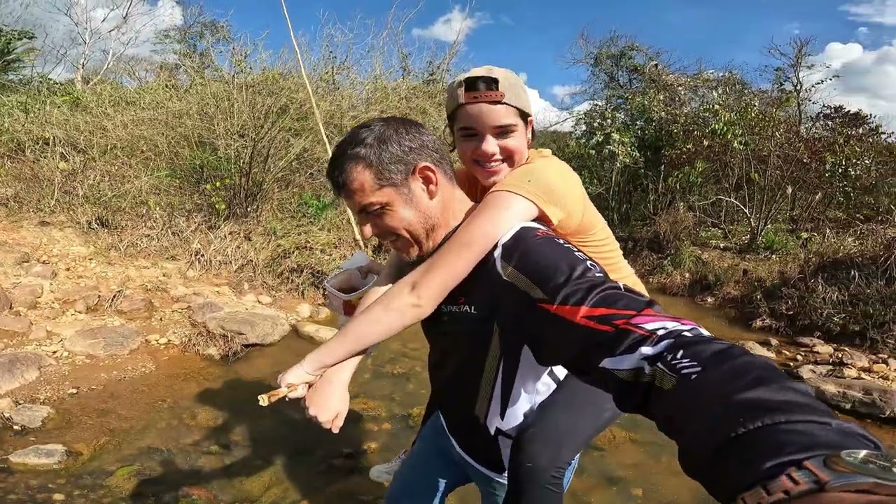 PAI E FILHA PESCANDO PIABA, ELA FEZ UM FRITO SURPRESA 🎣