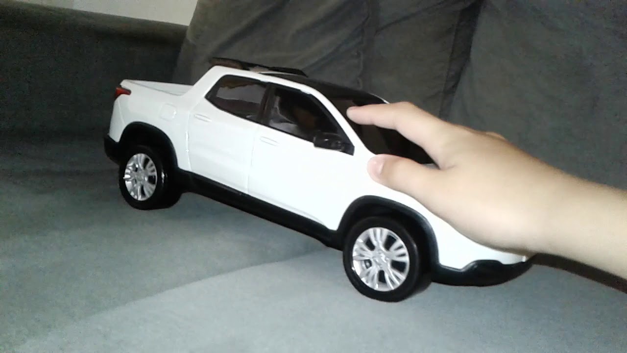 Fiat  toro  de  brinquedo
