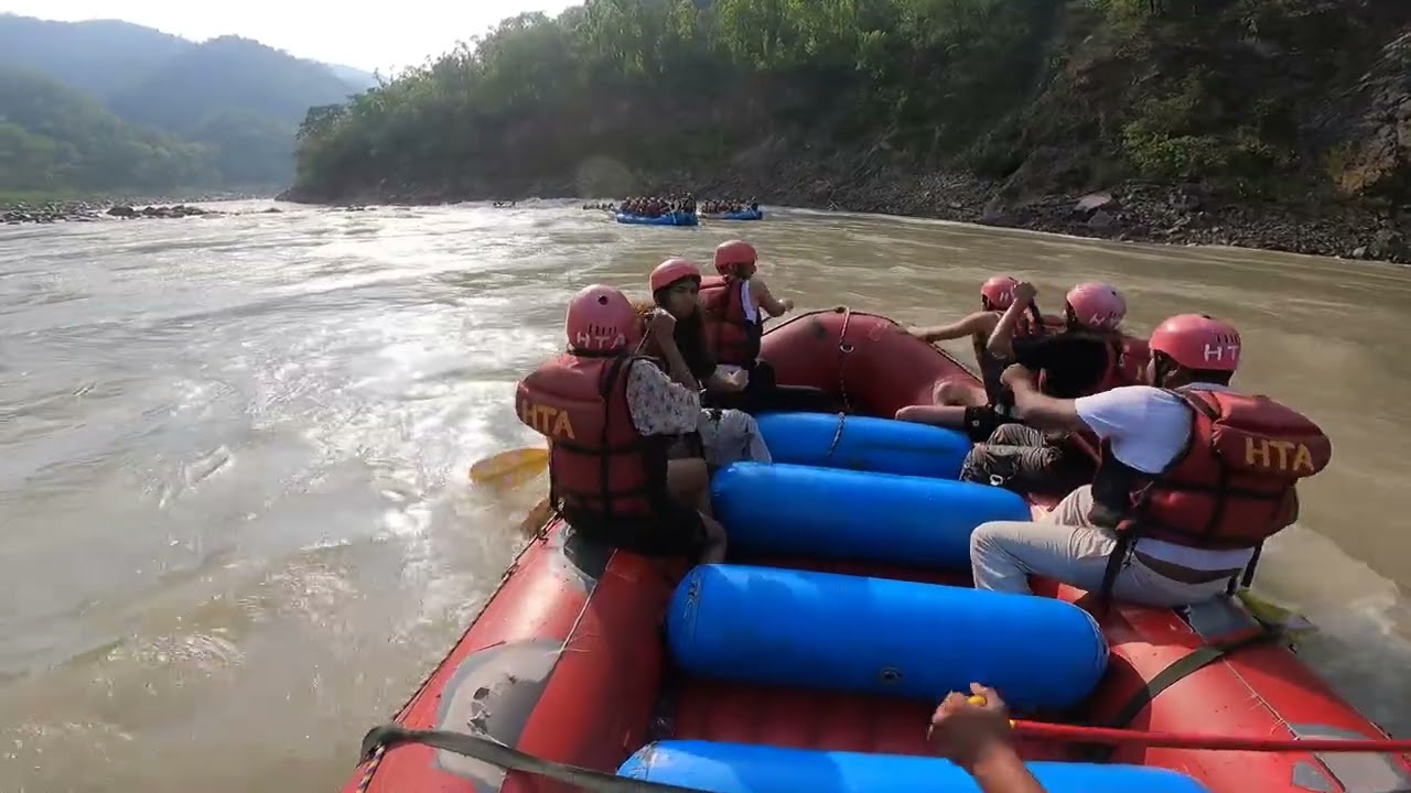 Rescued a girl while rafting in rishikesh #rescue #rescuewhilerafting #rafting #rishikeshrafting