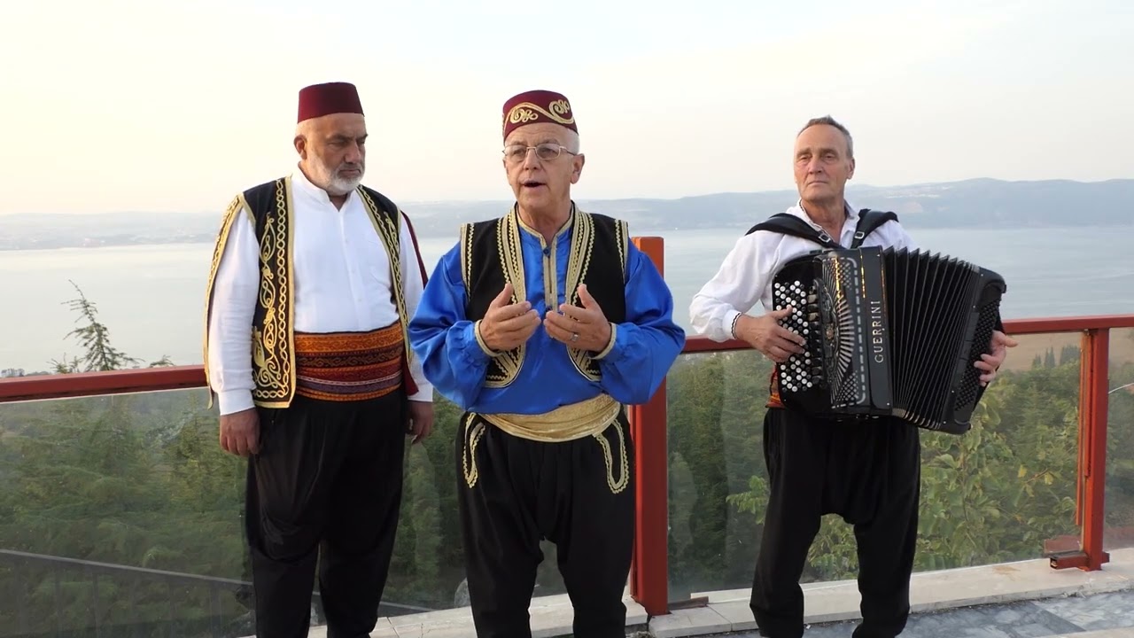 Faruk Čehajić&Ismet Arnaut-Neko tiho ulicom pjevuši (cover)