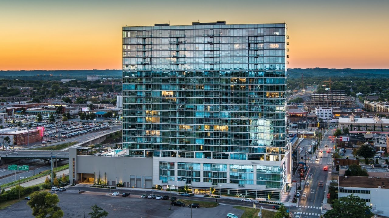 TOURING A $700K Nashville Condo In The Gulch | 1212 | Nashville Luxury Condo | COLEMANDANCER TOUR