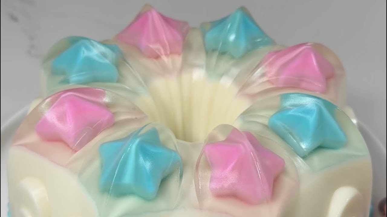 making a gender reveal jelly cake🩵🩷 #asmr #jelly #jellycake #dessert #jellydessert #genderrevealcake