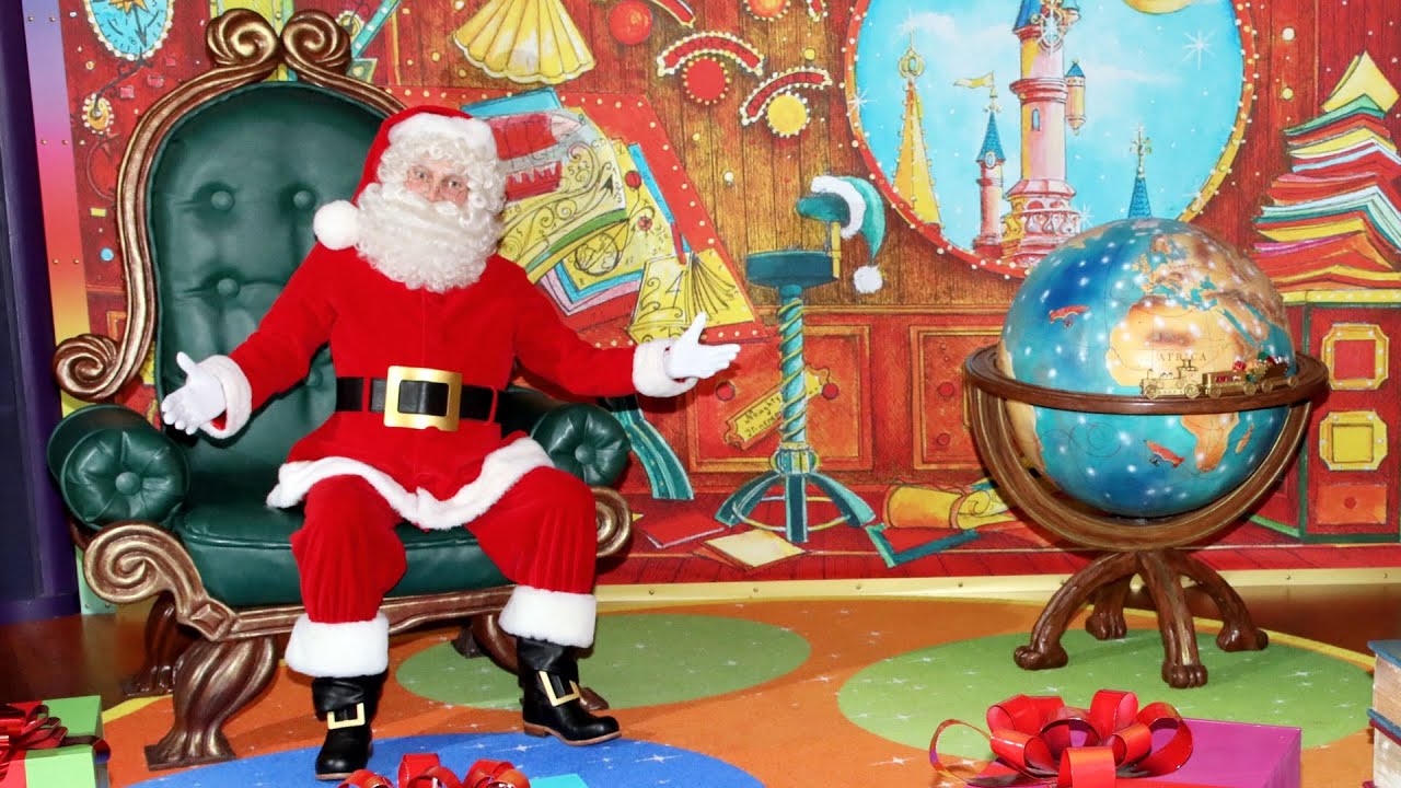Meeting Santa Claus in Santa's Magical Control Room at Disneyland Paris - Rencontrez Le Père Noël