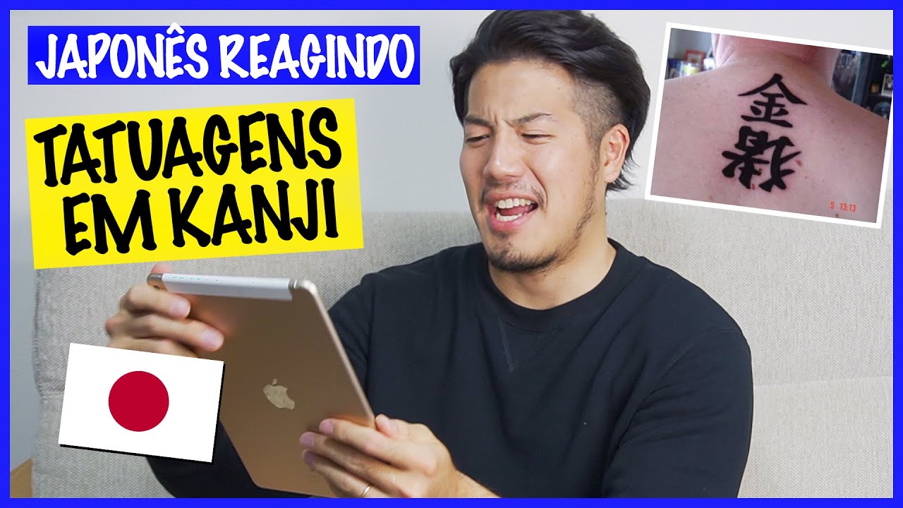 Reagindo a tatuagens em japonês.