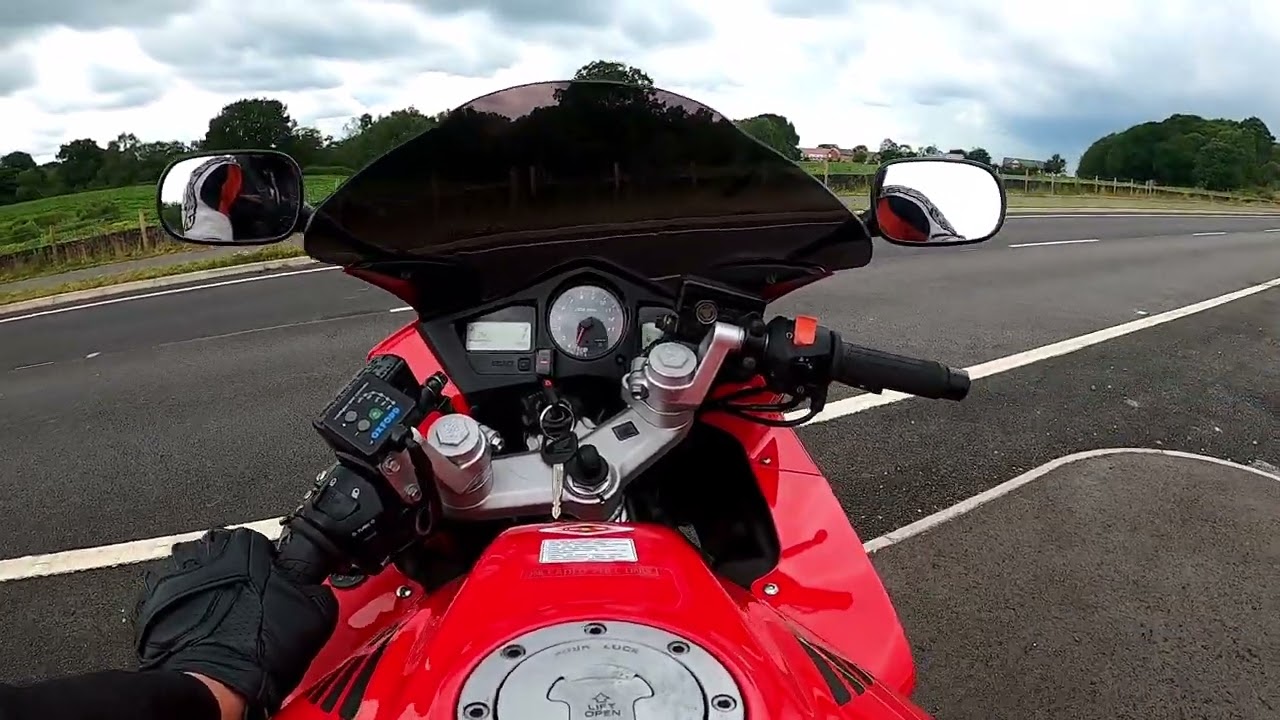 2004 HONDA VFR800 WALKAROUND & TEST RIDE