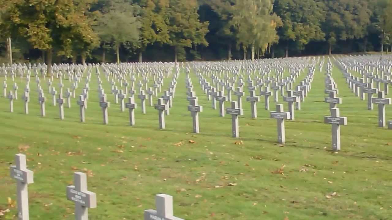 Deutscher Soldatenfriedhof. Duitse Militaire begraafplaats. German war cemetary.