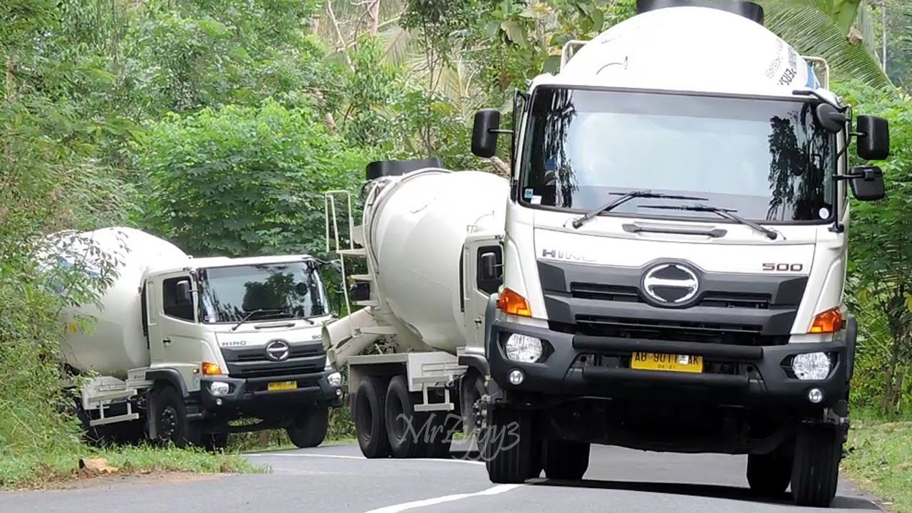 Ready Mix Concrete Mixer Cement Truck Uphill