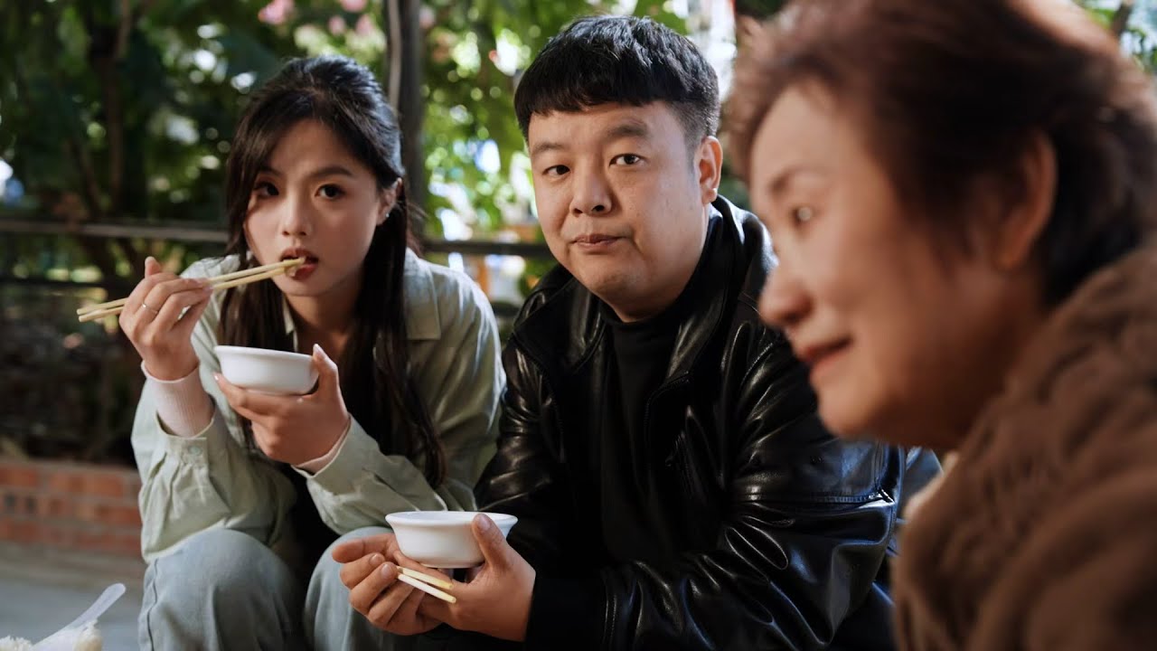 【新】陈翔六点半：过年战术，财不外露New Year tactics: Keep wealth concealed
