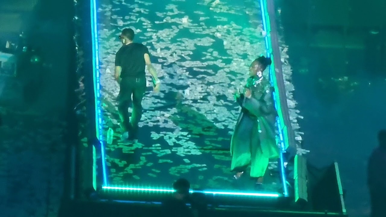 Wizkid and Tems Performanced Essence at O2 London 2021