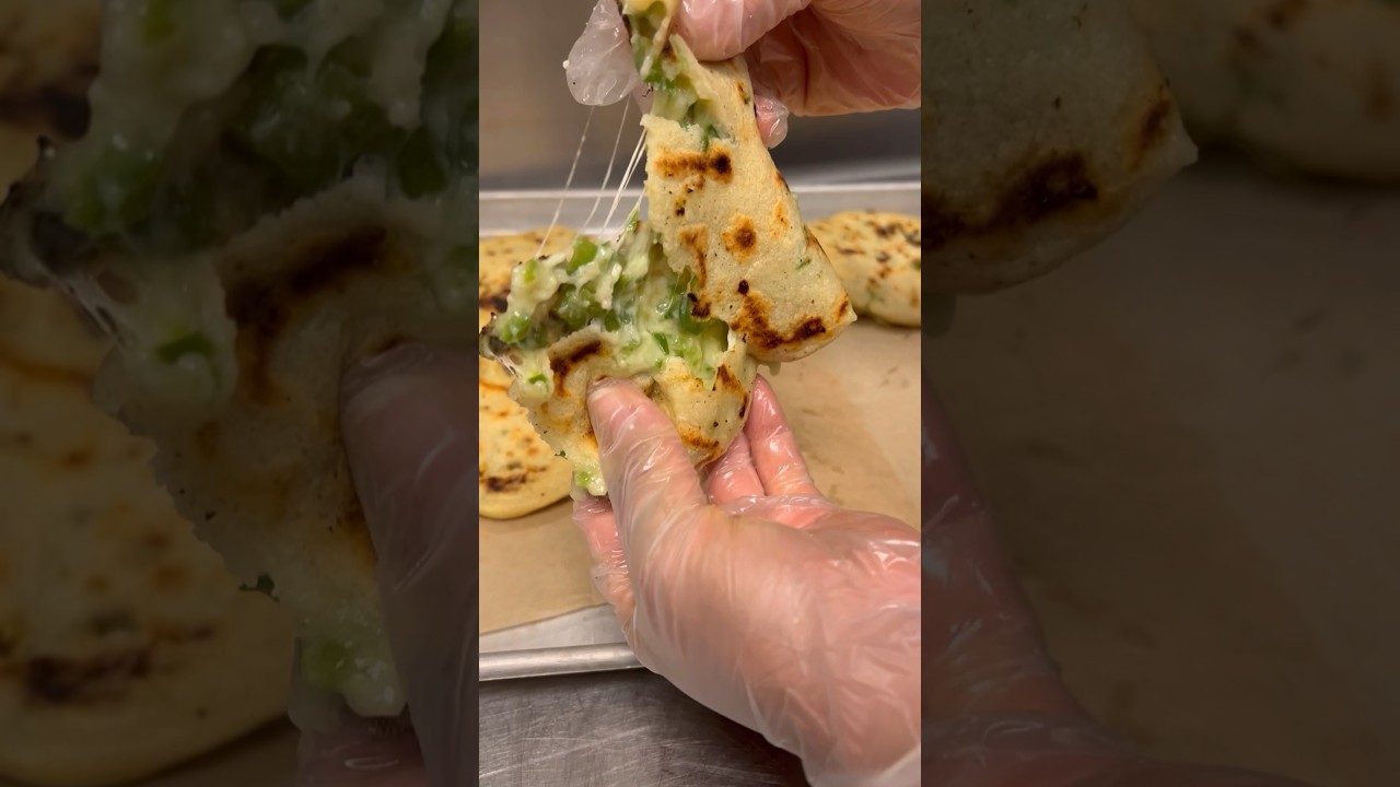 Homemade pupusa #pupusa #handmade #elsavador #easyrecipe #cheesepupusa #jalape&ntilde;o #jalapenopupusa