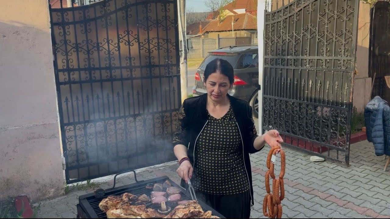 &Icirc;n șatra la Strehaia cică avem darul beției! N-are cine să facă treburile, Anca și Patroana la masă!