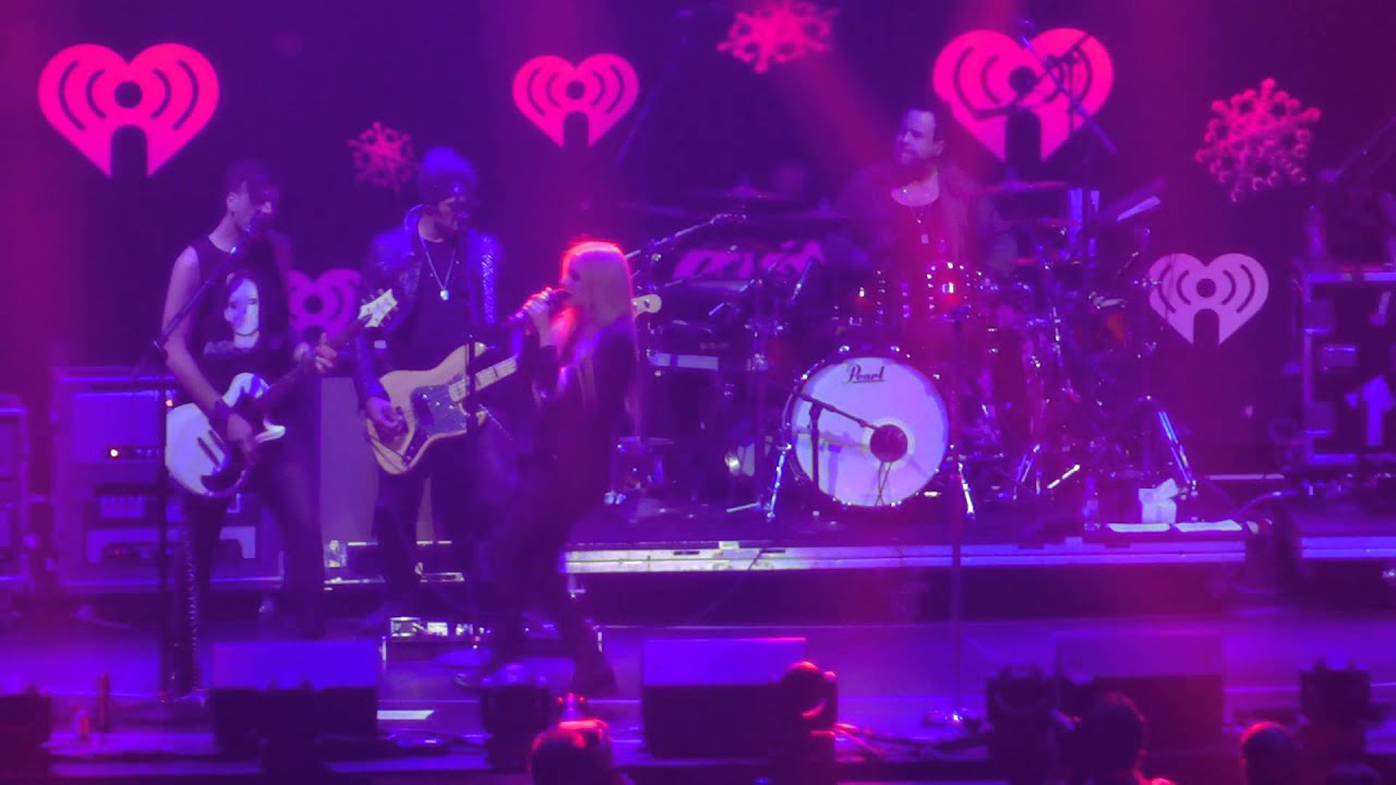 Avril Levigne - Q102 Jingle Ball Philadelphia 12-4-13