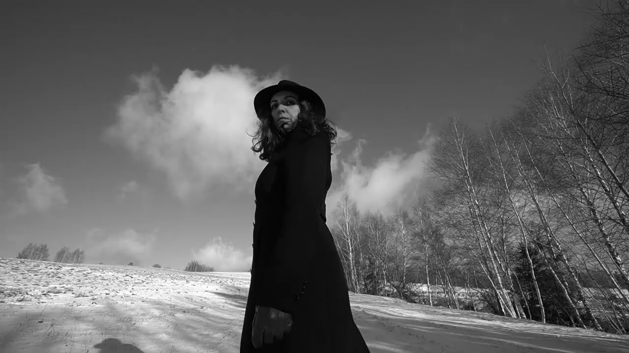 Inia Dinia - Glitches from the Other Side (Official Music Video)